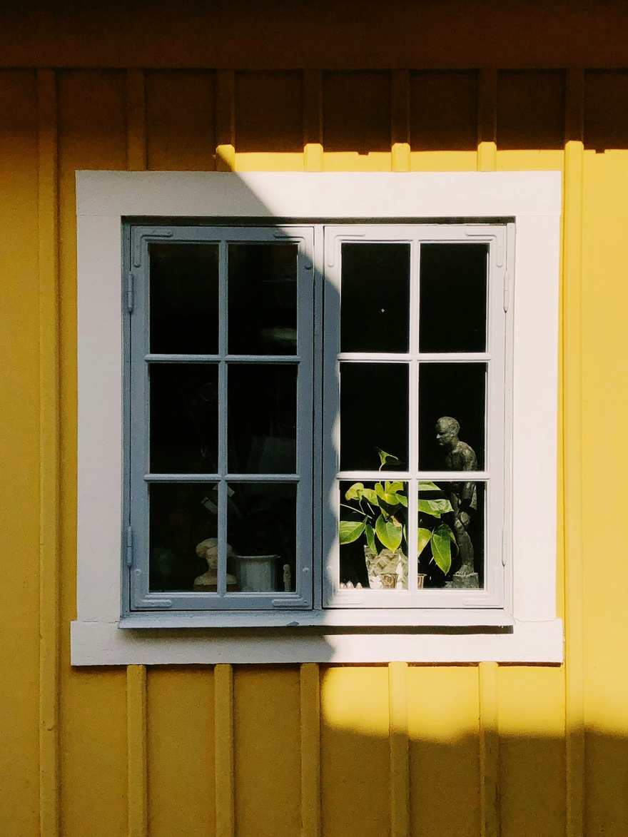 Spot-free exterior window glass and frames